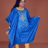 Boubou en bazin bleu brodé